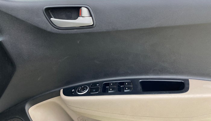 2015 Hyundai Xcent S 1.2, Petrol, Manual, 1,09,398 km, Driver Side Door Panels Control