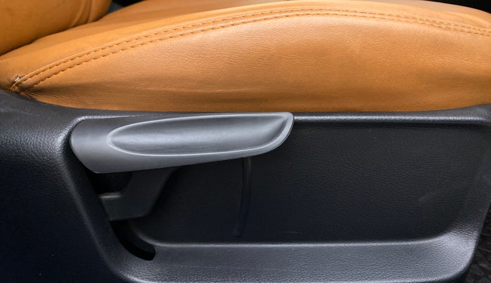 2020 Volkswagen Polo HIGHLINE PLUS 1.0 TSI MT, Petrol, Manual, 70,402 km, Driver Side Adjustment Panel