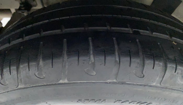 2017 Hyundai Grand i10 MAGNA 1.2 VTVT, Petrol, Manual, 33,124 km, Right Rear Tyre Tread