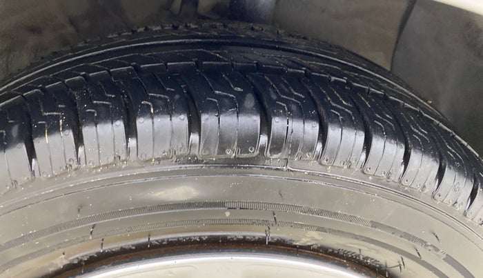 2017 Hyundai Grand i10 MAGNA 1.2 KAPPA VTVT, Petrol, Manual, 68,111 km, Right Front Tyre Tread