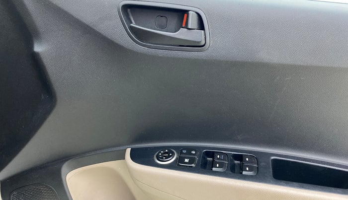 2017 Hyundai Grand i10 MAGNA 1.2 KAPPA VTVT, Petrol, Manual, 68,111 km, Driver Side Door Panels Control