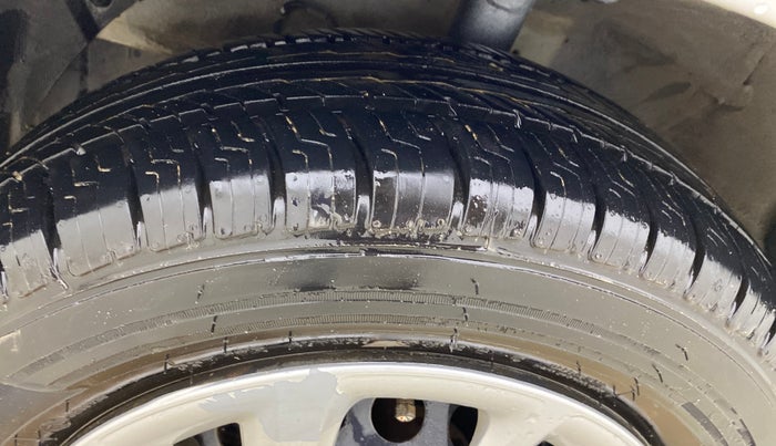 2017 Hyundai Grand i10 MAGNA 1.2 KAPPA VTVT, Petrol, Manual, 68,111 km, Left Front Tyre Tread