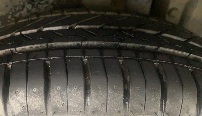 2013 Maruti Swift VDI, Diesel, Manual, 1,29,666 km, Left Rear Tyre Tread