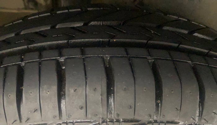 2013 Maruti Swift VDI, Diesel, Manual, 1,29,666 km, Right Rear Tyre Tread