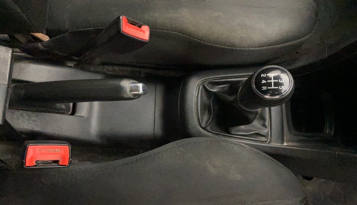 2013 Maruti Swift VDI, Diesel, Manual, 1,29,666 km, Gear Lever