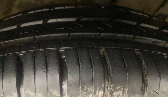 2013 Maruti Swift VDI, Diesel, Manual, 1,29,666 km, Right Front Tyre Tread