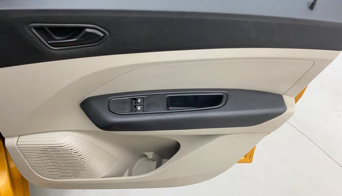 2019 Renault TRIBER RXL MT, Petrol, Manual, 31,083 km, Driver Side Door Panels Control