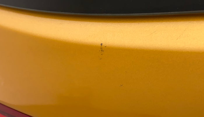 2019 Renault TRIBER RXL MT, Petrol, Manual, 31,083 km, Dicky (Boot door) - Minor scratches