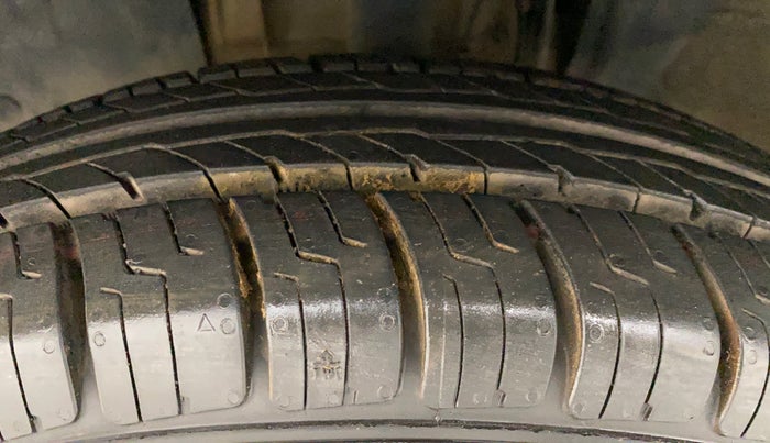 2019 Renault TRIBER RXL MT, Petrol, Manual, 31,083 km, Left Front Tyre Tread