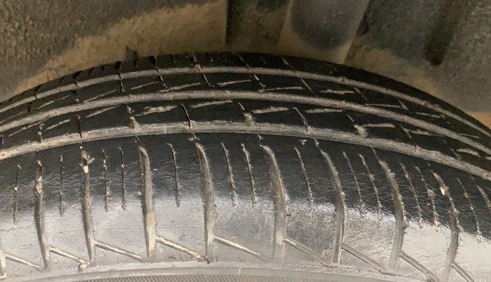 2019 Renault TRIBER RXL MT, Petrol, Manual, 31,083 km, Left Rear Tyre Tread