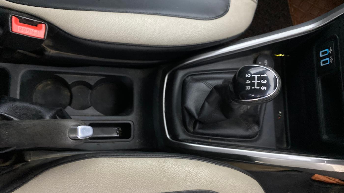 2018 Ford Ecosport TITANIUM 1.5L DIESEL, Diesel, Manual, 1,09,626 km, Gear Lever