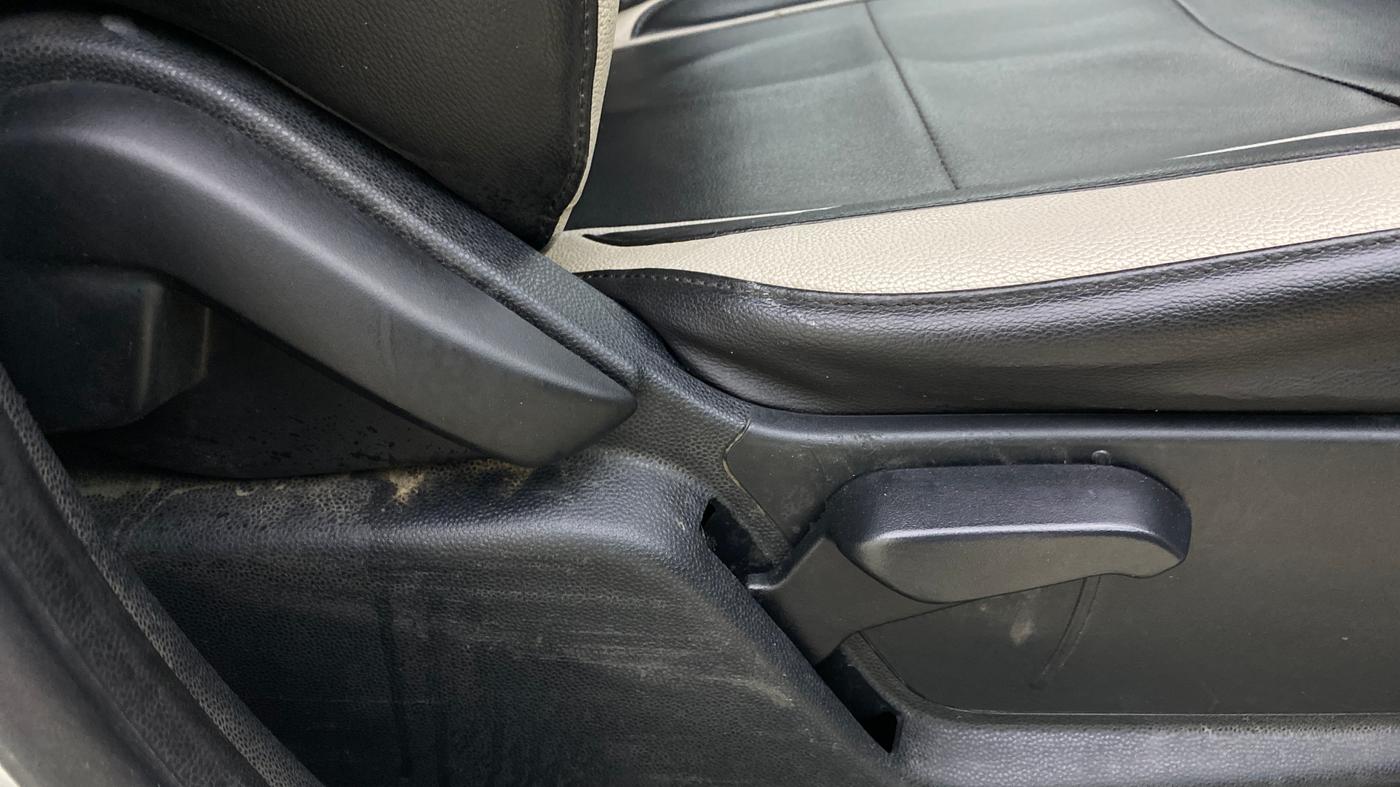 2018 Ford Ecosport TITANIUM 1.5L DIESEL, Diesel, Manual, 1,09,626 km, Driver Side Adjustment Panel