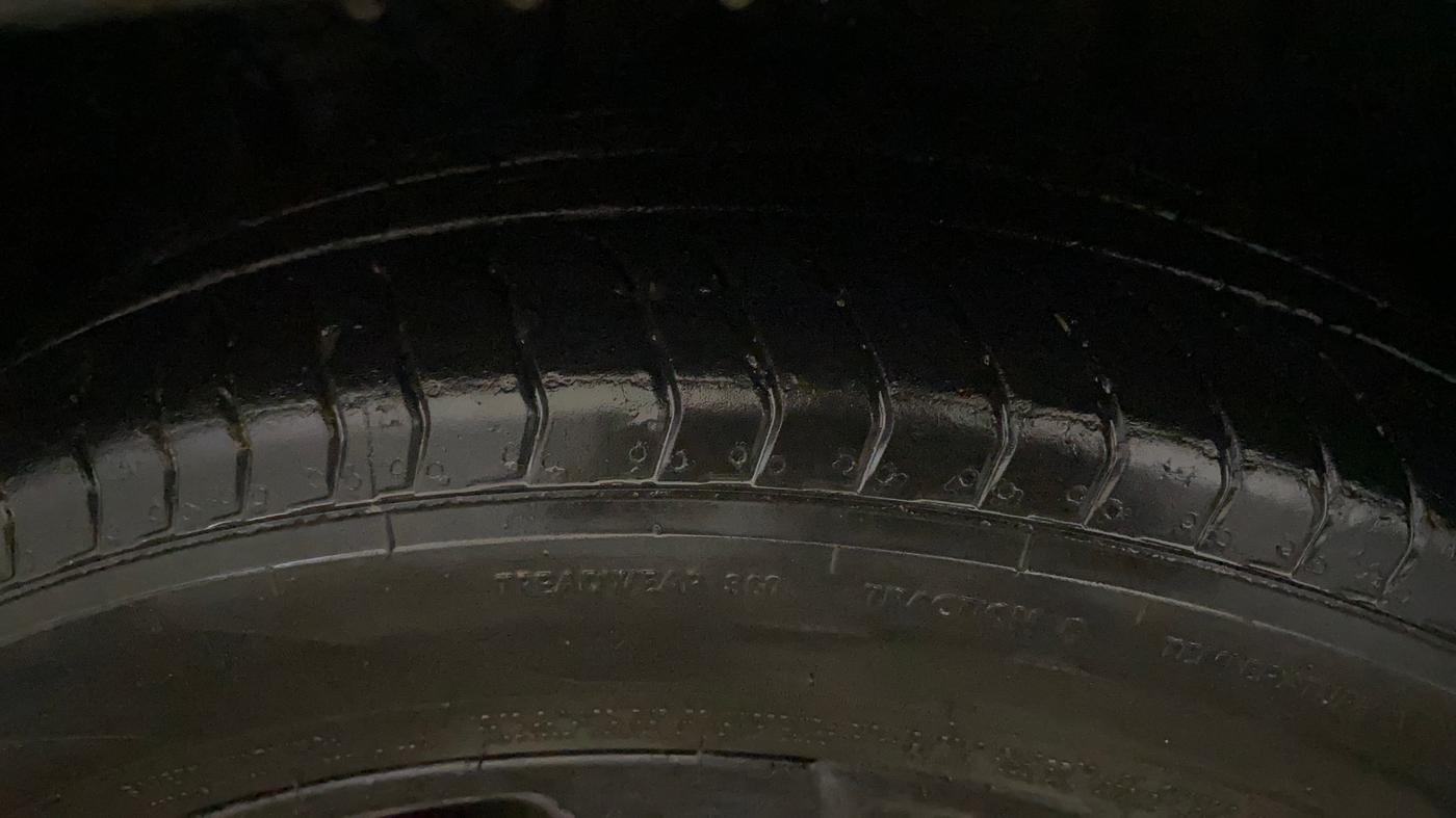 2024 MG HECTOR Sharp Pro Blackstorm 1.5 Turbo CVT, Petrol, Automatic, 33,197 km, Left Front Tyre Tread