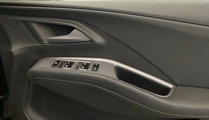 2024 MG HECTOR Sharp Pro Blackstorm 1.5 Turbo CVT, Petrol, Automatic, 33,197 km, Driver Side Door Panels Control