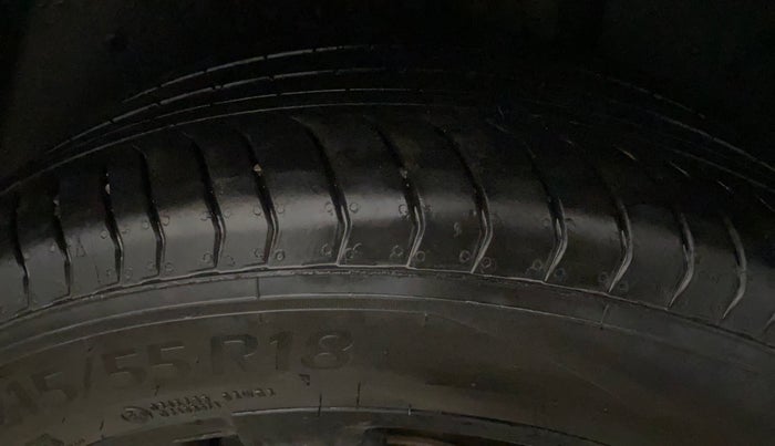 2024 MG HECTOR Sharp Pro Blackstorm 1.5 Turbo CVT, Petrol, Automatic, 33,197 km, Left Rear Tyre Tread