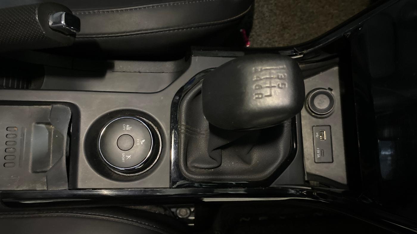 2024 Tata NEXON FEARLESS + S P MT, Petrol, Manual, 8,307 km, Gear Lever