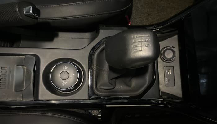 2024 Tata NEXON FEARLESS + S P MT, Petrol, Manual, 8,307 km, Gear Lever