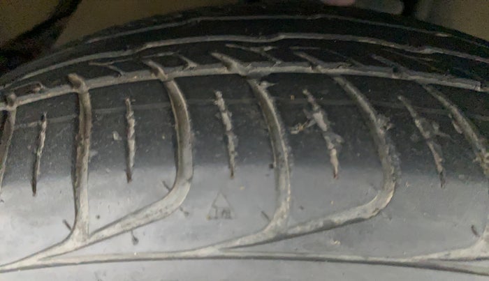 2020 Toyota Innova Crysta 2.4 GX AT 8 STR, Diesel, Automatic, 38,890 km, Right Front Tyre Tread