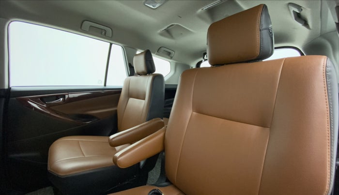 2022 Toyota Innova Crysta 2.4 GX AT 7 STR, Diesel, Automatic, 37,823 km, Right Side Rear Door Cabin