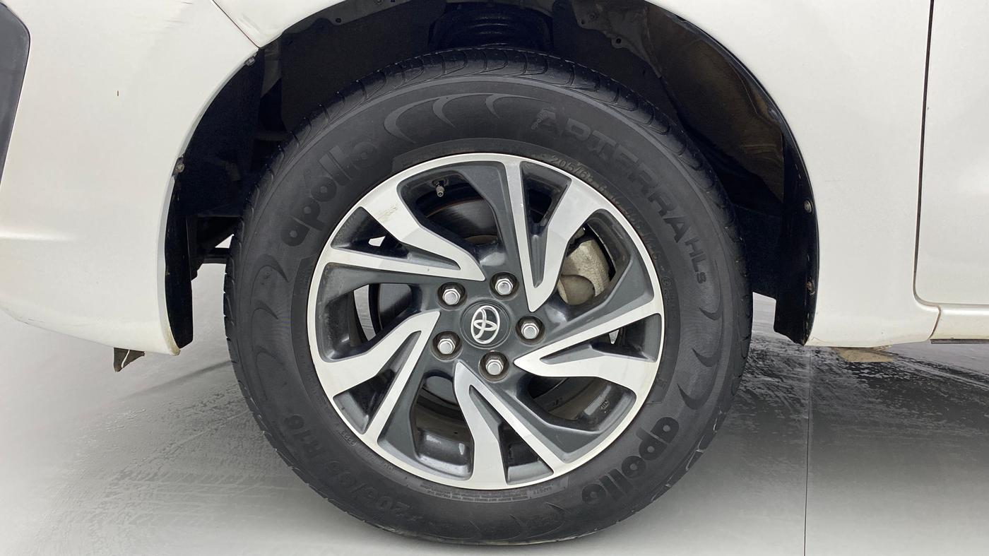 2022 Toyota Innova Crysta 2.4 GX AT 7 STR, Diesel, Automatic, 37,823 km, Left Front Wheel