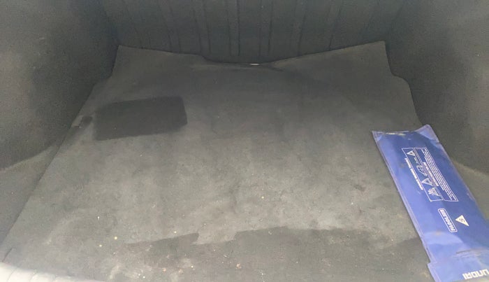 2017 Hyundai Verna 1.6 VTVT SX (O) AT, Petrol, Automatic, 39,750 km, Boot Inside