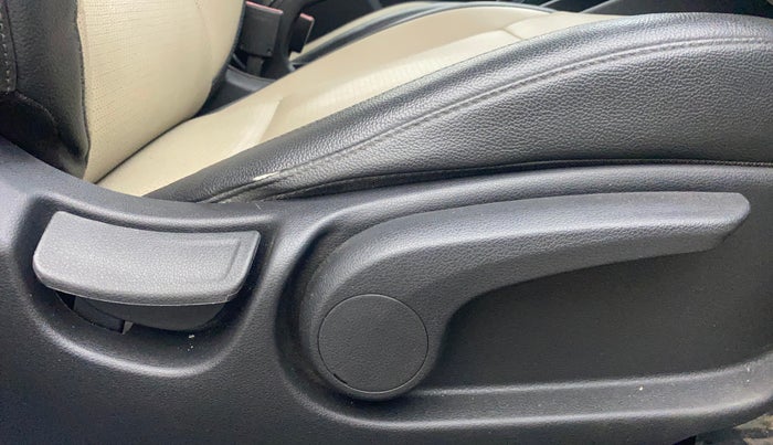 2017 Hyundai Verna 1.6 VTVT SX (O) AT, Petrol, Automatic, 39,750 km, Driver Side Adjustment Panel