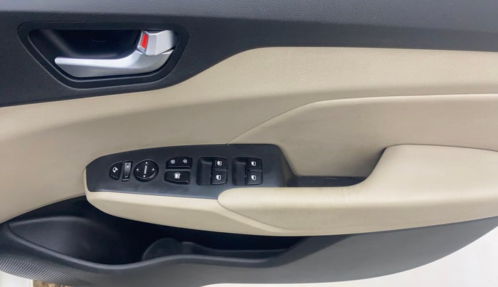 2017 Hyundai Verna 1.6 VTVT SX (O) AT, Petrol, Automatic, 39,750 km, Driver Side Door Panels Control