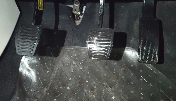 2022 Mahindra XUV300 W8 1.2 PETROL, Petrol, Manual, 39,574 km, Pedals