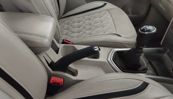 2022 Mahindra XUV300 W8 1.2 PETROL, Petrol, Manual, 39,574 km, Gear Lever