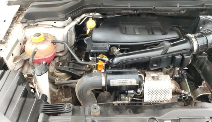 2022 Mahindra XUV300 W8 1.2 PETROL, Petrol, Manual, 39,574 km, Engine View - Right
