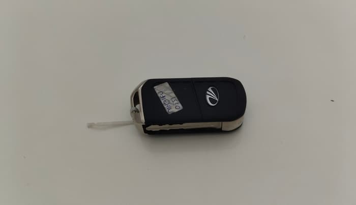 2022 Mahindra XUV300 W8 1.2 PETROL, Petrol, Manual, 39,574 km, Key Close Up