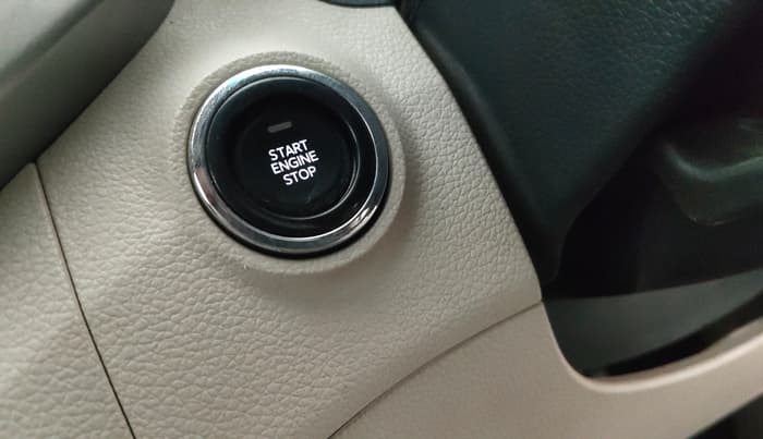 2022 Mahindra XUV300 W8 1.2 PETROL, Petrol, Manual, 39,574 km, Keyless Start/ Stop Button
