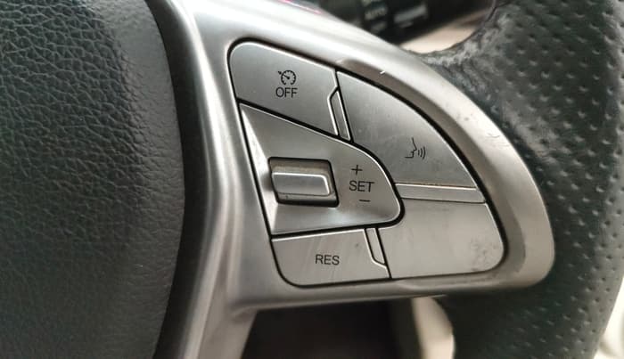 2022 Mahindra XUV300 W8 1.2 PETROL, Petrol, Manual, 39,574 km, Adaptive Cruise Control