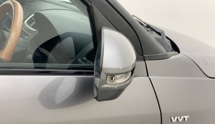 2011 Maruti Swift VXI, Petrol, Manual, 95,774 km, Right rear-view mirror - Indicator light has minor damage
