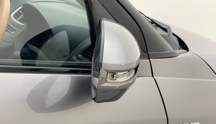 2011 Maruti Swift VXI, Petrol, Manual, 95,774 km, Right rear-view mirror - Cover has minor damage