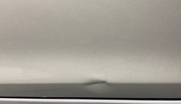 2011 Maruti Swift VXI, Petrol, Manual, 95,774 km, Driver-side door - Minor scratches