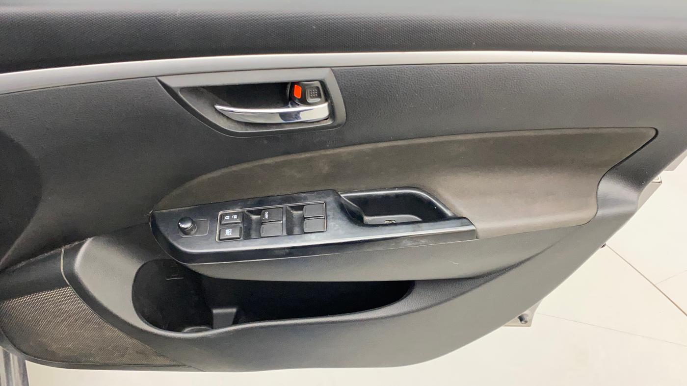 2011 Maruti Swift VXI, Petrol, Manual, 95,774 km, Driver Side Door Panels Control