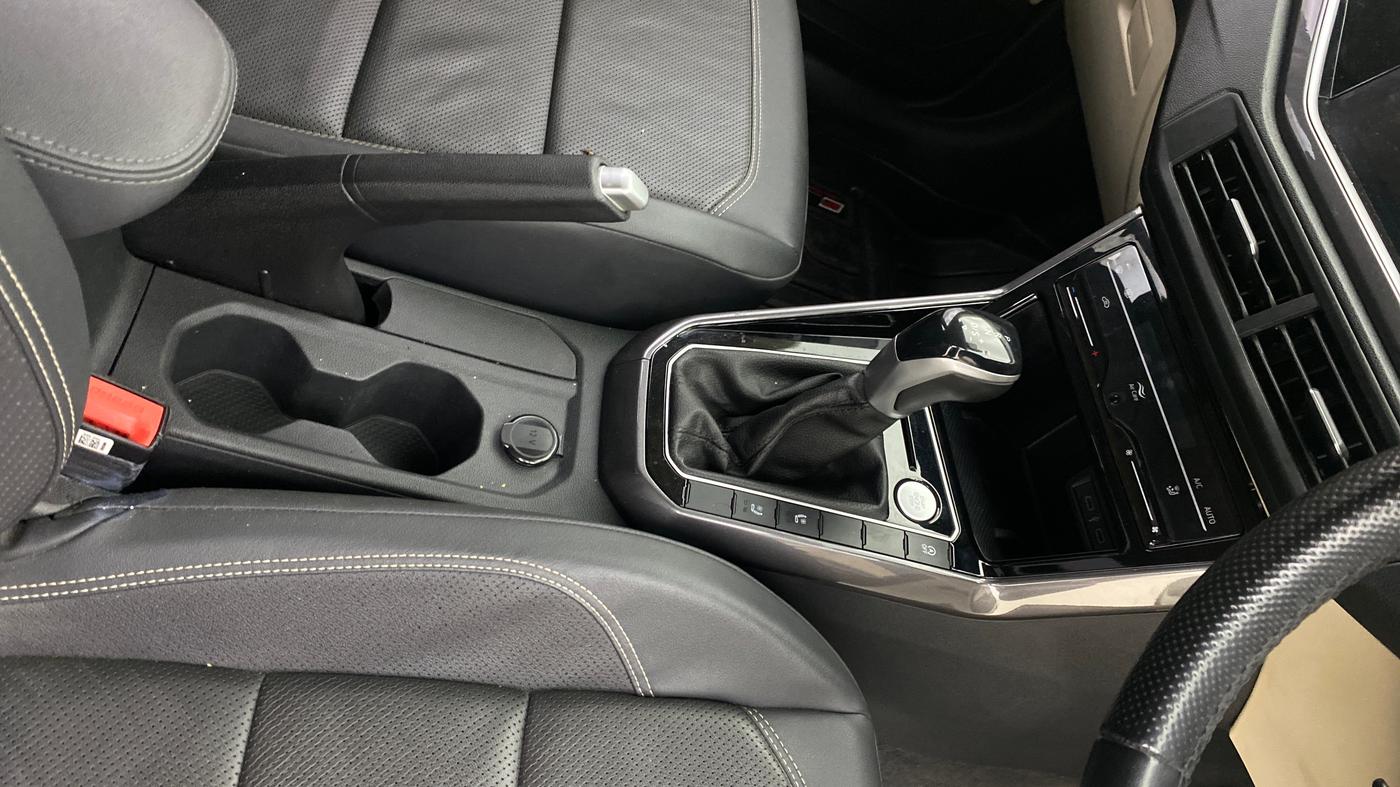 2022 Volkswagen VIRTUS GT PLUS TSI 1.5 EVO DSG, Petrol, Automatic, 26,465 km, Gear Lever