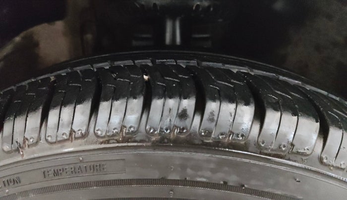 2013 Volkswagen Polo HIGHLINE1.2L, Petrol, Manual, 90,116 km, Right Front Tyre Tread