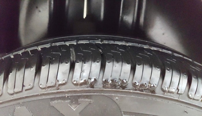 2013 Volkswagen Polo HIGHLINE1.2L, Petrol, Manual, 90,116 km, Right Rear Tyre Tread