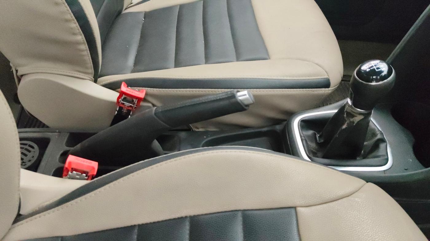 2013 Volkswagen Polo HIGHLINE1.2L, Petrol, Manual, 90,195 km, Gear Lever