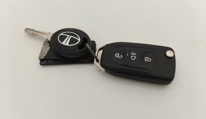 2016 Tata Zest XMS PETROL, Petrol, Manual, 1,02,119 km, Key Close Up