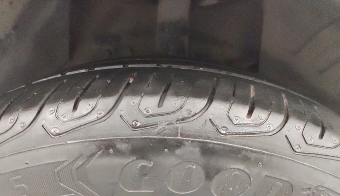2016 Tata Zest XMS PETROL, Petrol, Manual, 1,02,119 km, Right Front Tyre Tread