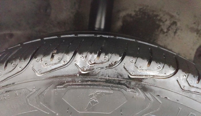2016 Tata Zest XMS PETROL, Petrol, Manual, 1,02,119 km, Right Rear Tyre Tread
