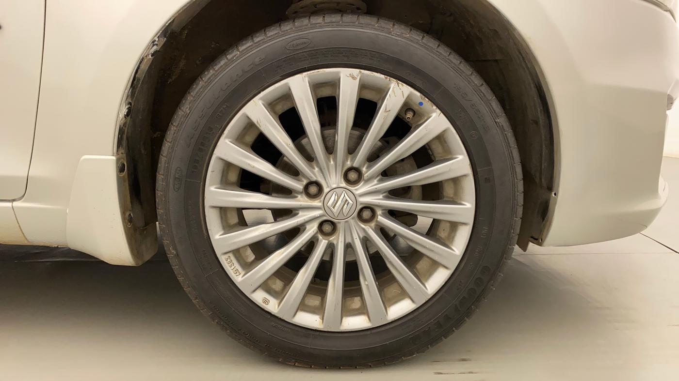 2016 Maruti Ciaz ZXI+ AT, CNG, Automatic, 1,14,934 km, Right Front Wheel