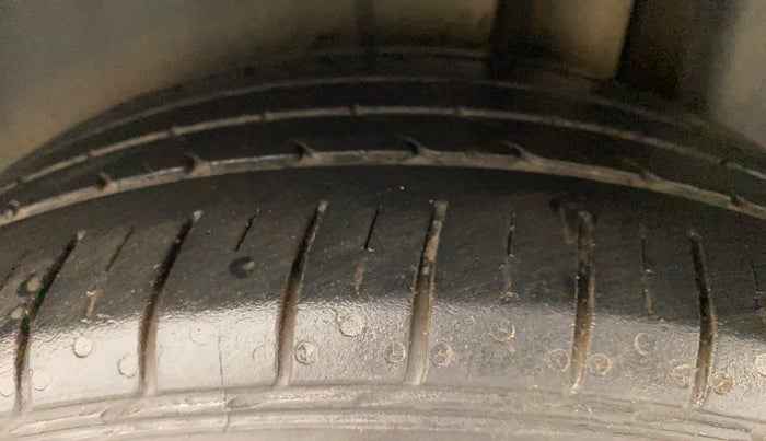 2016 Maruti Ciaz ZXI+ AT, CNG, Automatic, 1,14,934 km, Left Rear Tyre Tread