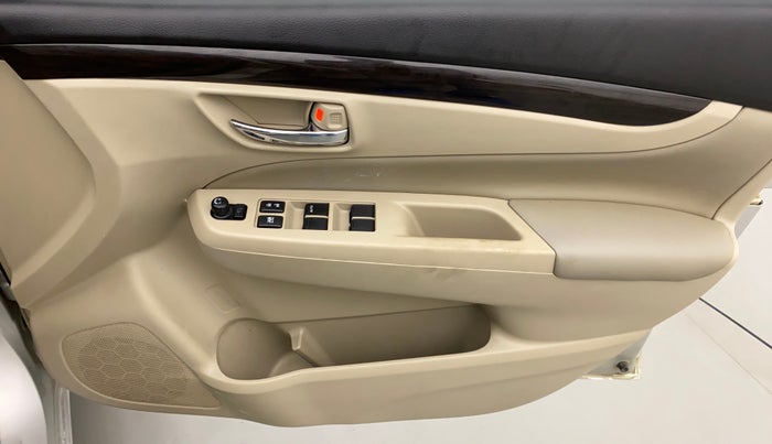 2016 Maruti Ciaz ZXI+ AT, CNG, Automatic, 1,14,934 km, Driver Side Door Panels Control
