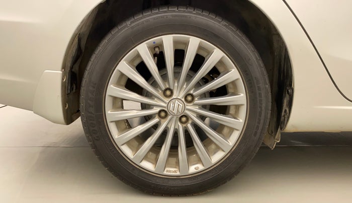 2016 Maruti Ciaz ZXI+ AT, CNG, Automatic, 1,14,934 km, Right Rear Wheel