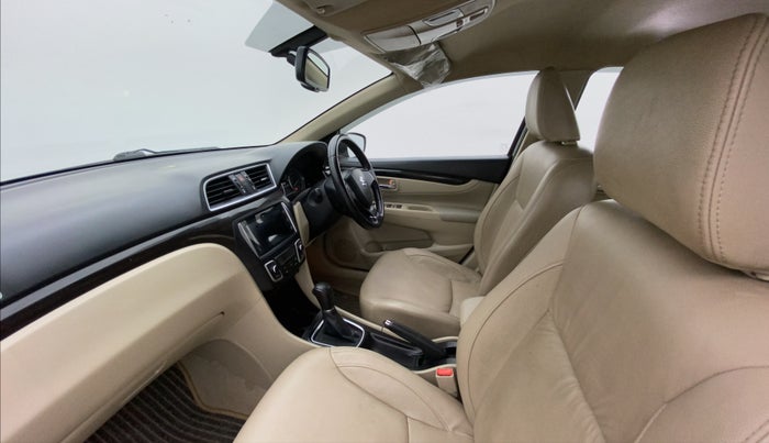 2016 Maruti Ciaz ZXI+ AT, CNG, Automatic, 1,14,934 km, Right Side Front Door Cabin