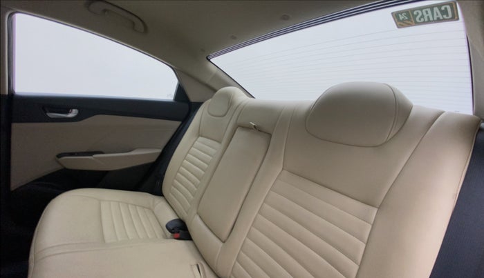 2018 Hyundai Verna 1.6 VTVT SX, Petrol, Manual, 40,461 km, Right Side Rear Door Cabin